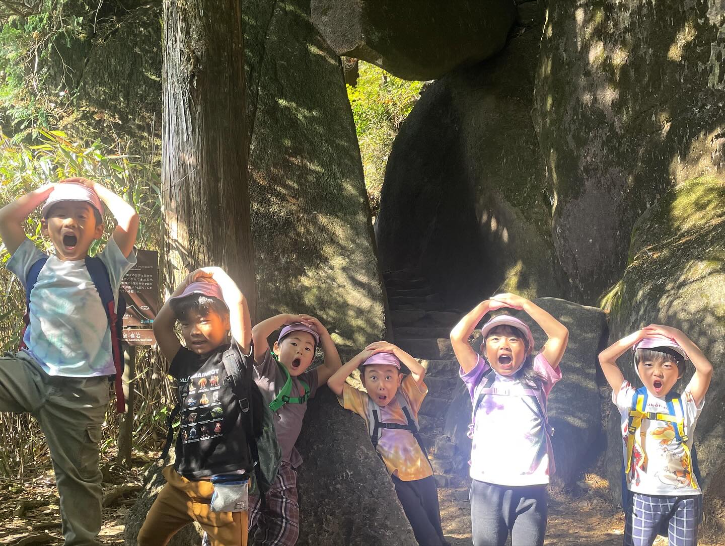 先日年長組さんは筑波山登山にチャレンジしました!
お天気にも恵まれ、お友達を応援しながら
力を合わせて見事、山頂まで登る事が出来ました(^o^)
途中のパワースポットの岩の意味を知ったり
諦めない事の大切さを学べたと思います(´∀`)
年長さんお疲れ様でした!
#企業主導型保育園#認可外保育園#保育園#子ども#年長
#5歳児#筑波山#登山#筑波山登山#山登り#遠足
#ぴーかぶー#ピーカブー#peek-A-boo#牛久市
#ひたち野うしく