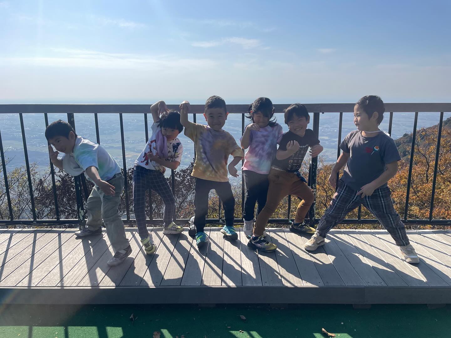 先日年長組さんは筑波山登山にチャレンジしました!
お天気にも恵まれ、お友達を応援しながら
力を合わせて見事、山頂まで登る事が出来ました(^o^)
途中のパワースポットの岩の意味を知ったり
諦めない事の大切さを学べたと思います(´∀`)
年長さんお疲れ様でした!
#企業主導型保育園#認可外保育園#保育園#子ども#年長
#5歳児#筑波山#登山#筑波山登山#山登り#遠足
#ぴーかぶー#ピーカブー#peek-A-boo#牛久市
#ひたち野うしく