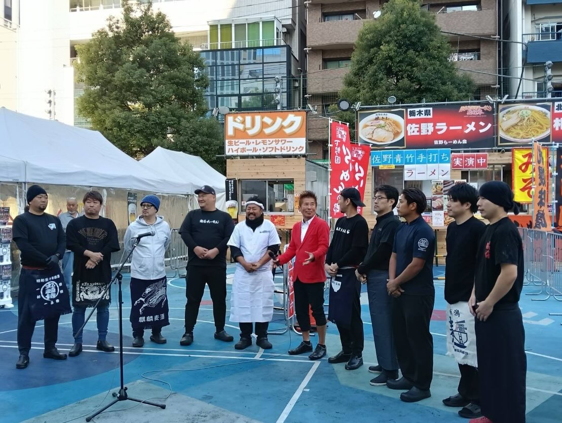 今年も全国ご当地ラーメン総選挙に新潟拉麺協同組合の長岡生姜醤油ラーメンが決勝に残りましたが4位となり残念ながら入賞出来ませんでした。しかし新潟のラーメン知名度向上に繋がったと思います。組合の皆さん大変お疲れ様でした!
来年も是非頑張ってください