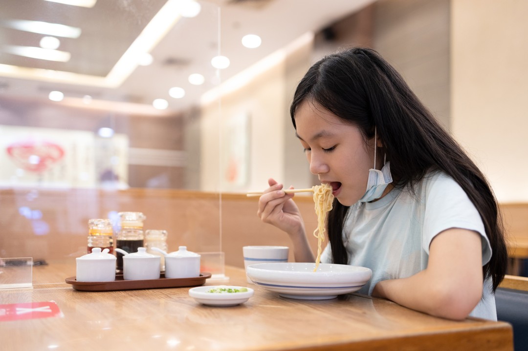 🍜全国らーめんフェスタ開催中🍜
全国らーめんフェスタは今日も営業中です🍜
お好きなミニラーメンを3店舗から選べる🙋♀️
お得なラーメン食べ比べチケットは会場内にて発売中です!
日本全国10店舗のラーメンが京都に集結🎉
全国らーめんフェスタで皆様をお待ちしております🙋♀️
※写真はイメージです
*********************
🍜アジアの食・文化・音楽が大集合!🍜
全国らーめんフェスタ&京都平安 アジアンフェスティバル
開催!
【全国らーめんフェスタ】
開催期間:2022年4月28日〜2022年8月31日まで
#京都 #そうだ京都行こう #京都巡り #京都好き
#京都散歩 #京都散策 #京都イベント #時代祭館
#時代祭館トニトニ #トニトニ #平安神宮
#京都市動物園 #岡崎公園 #蹴上インクライン
#京都ラーメン #京都らーめん #ラーメン
#ラーメン🍜 #ラーメンショー #フードフェス
#京都グルメ #麺好き #ヌードル #麺スタ