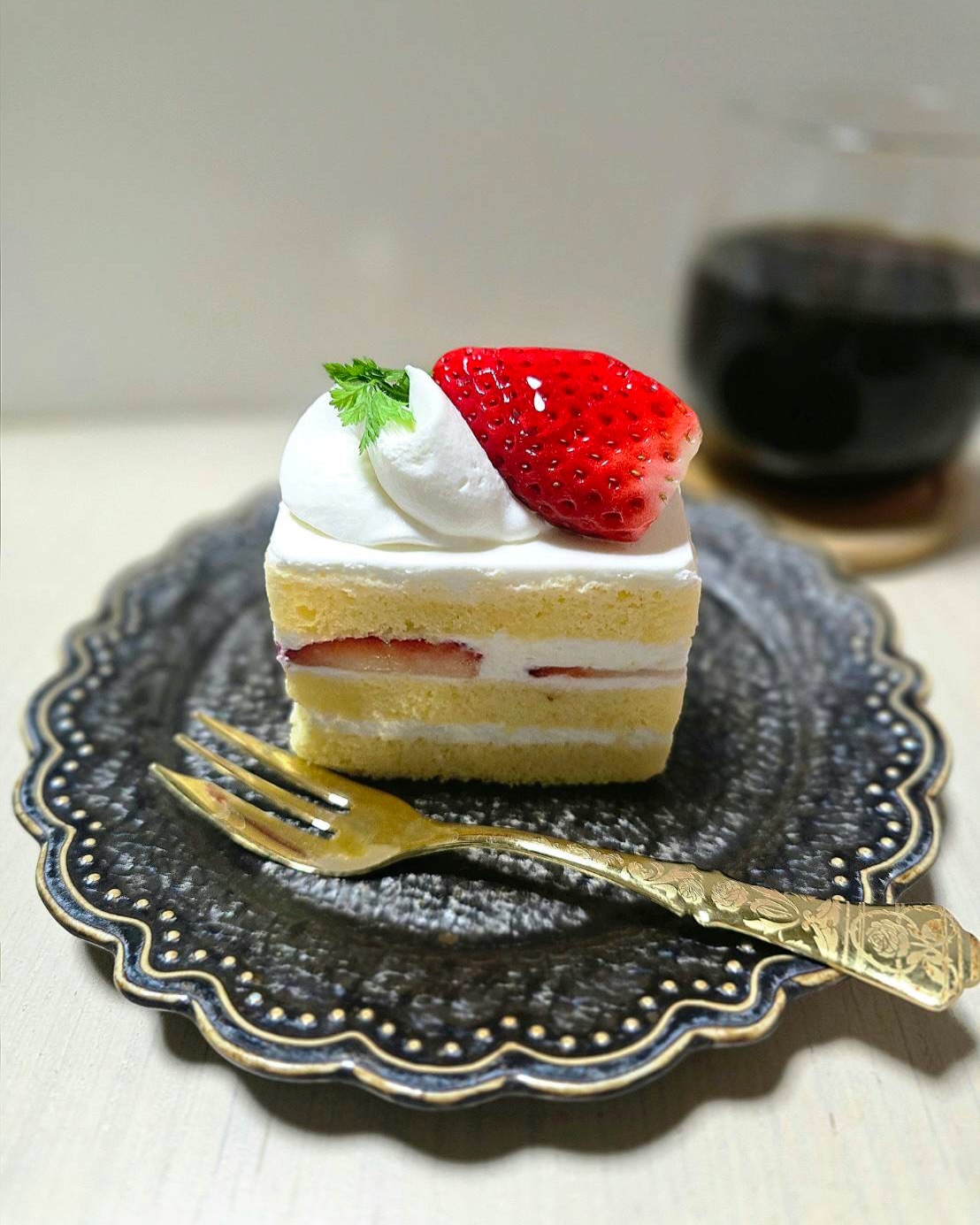 ◀◁他の投稿はこちらから
昨年11月に移転オープンされた
しらゆき亭さん - ̗̀ 🍰 ̖́-
南大分インダストリーさん近くからコープ南大分店さんの敷地内へ移転しています♪
店内には可愛い焼き菓子も並んでいます🧁*॰ॱ
アーモンドクリームに季節のフルーツのタルト【タルトセゾン】と【ショートケーキ】を購入🫶駐車場も沢山あるので是非寄ってみてください🥰
『しらゆき亭』
@shirayuki_tei
📍大分市田中町3-12-6 コープ南大分別棟
☎️097-579-6972
🕕11:00~18:00(予約分10:00~)
🅿️コープ南大分店利用
【商品名】タルトセゾン苺/タルトセゾンラ・フランス/ショートケーキ
⚠掲載内容は来店当時の情報です
.。ꕤ 今回の #スイーツ部特派員 ꕤ.。
▸︎▹︎▸︎▹︎ @oita_hiromi10_88 さん
┈┈┈┈┈┈┈ ❁ ❁ ❁ ┈┈┈┈┈┈┈┈
oita_ひろみです·͜· ♡
スイーツ部特派員として大分県内の美味しい • 可愛いスイーツを紹介していきます🍰🍩🧁
┈┈┈┈┈┈┈ ❁ ❁ ❁ ┈┈┈┈┈┈┈┈
#スイーツ #ケーキ #大分 #大分グルメ