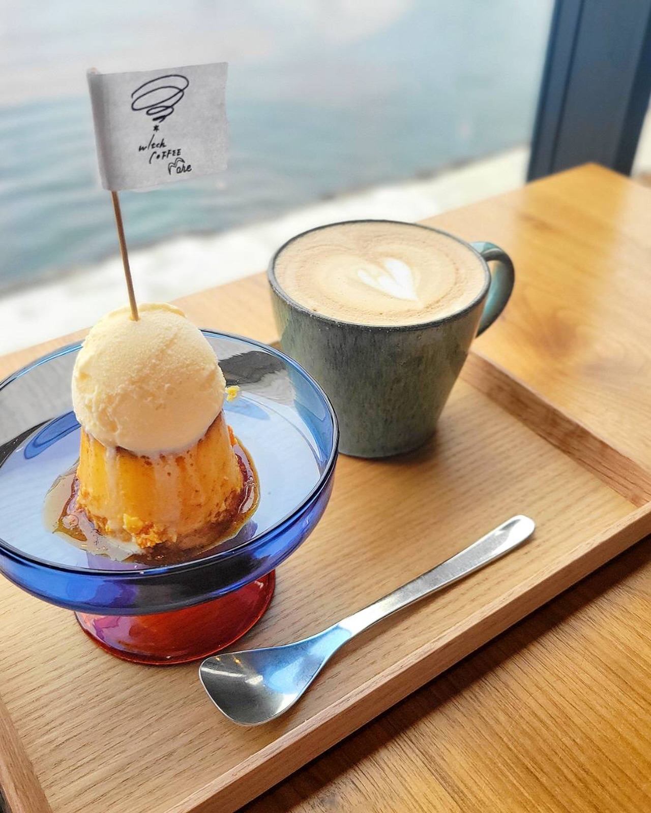 ▻►他の投稿はこちらから
海から1mのカフェ☕『ウィッチコーヒーマレ』サン
人気店で事前に予約して行かれる事をオススメします☺️
景色の良い席でランチもスイーツも頂けます♡
焼きプリン🍮の上にはバニラアイスがのっていて美味しい☺️
とろけたり・なめらかなプリン🍮とは違い少し固めのプリン🍮でした✨
キッズメニュー(小学生以下)もあるので子連れ利用もできます🙌
『witchcoffee mare』
@witchcoffee_mare
📍大分市生石港町2-4-8
☎️ なし※予約等はお店のDMへ
🕕AM10:00~PM17:00
AM10:00PM16:00(金曜日)
(定休日)不定休
🅿️あり
【商品名】
みほちゃんの焼きプリン🍮
⚠掲載内容は来店当時の情報です
.。ꕤ 今回の #スイーツ部特派員 ꕤ.。
▸︎▹︎▸︎▹︎ @gohanrecord_oita
┈┈┈┈┈┈┈ ❁ ❁ ❁ ┈┈┈┈┈┈┈┈
ma-chanですฅʕ •ﻌ• ʔฅヒロミサンから紹介♬*゚
大分県内の美味しいスイーツ🍰を紹介して
いきます✨ママ目線で子連れで行けるお店
を紹介できたらと思ってます(∩ˊ꒳ˋ∩)・*
┈┈┈┈┈┈┈ ❁ ❁ ❁ ┈┈┈┈┈┈┈┈