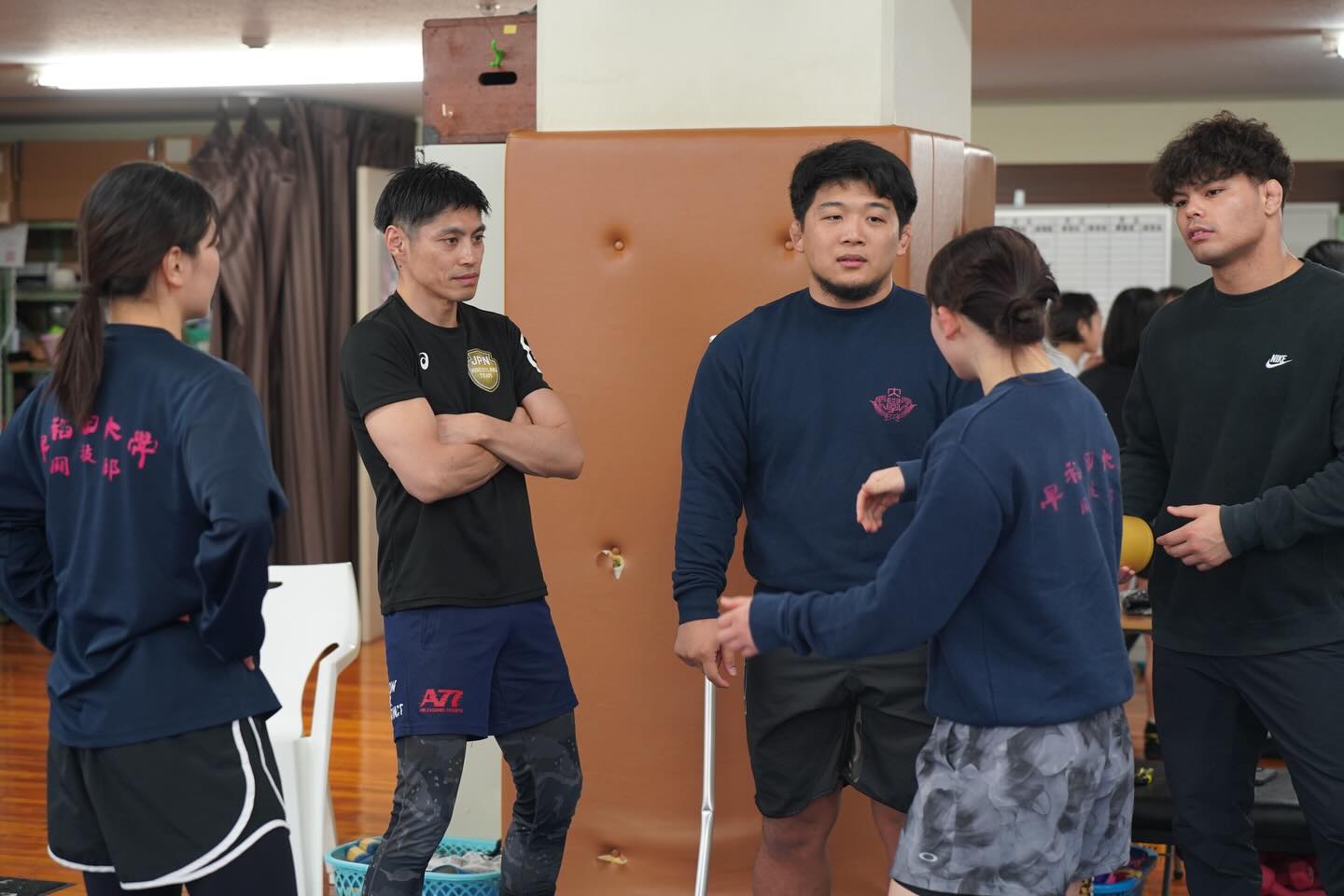 《早稲田女子合宿》
2/21~2/23の3日間、早稲田大学にて女子学生を対象とした合宿を行いました❗️
OBOGの方々にもご協力いただき、実りある会となりました。
ありがとうございます🌸
●2月21日(合宿1日目)
OB OGコーチスタッフ
梅林太朗、吉村拓海、伊藤海
●2月22日(合宿2日目)
OB OGコーチスタッフ
梅林太朗、片岡梨乃、加藤和弥、伊藤海
●2月23日(合宿3日目)
OB OGコーチスタッフ
梅林太朗、片岡梨乃、加藤和弥
※敬称略で失礼致します。
複数の合宿の日程が重なり、学年末テスト前で参加を断念する選手が多い中で、例年に比べ少ない参加人数でしたが活気ある有意義な合宿となりました🌟
ご参加いただきありがとうございました!
#waseda #wrestling #japanwrestling #wasedawrestling