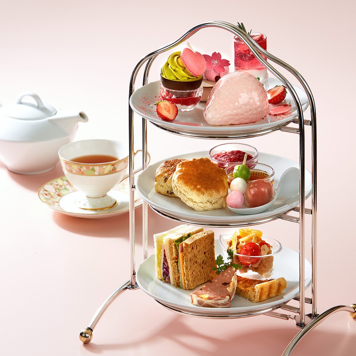 🌸🍡
「桜アフタヌーンティーセット」
春の訪れを告げる桜をテーマにしたやわらかな春色で仕立てたアフタヌーンティー🌸
淡い彩りと和のエッセンスを織り交ぜたスイーツが並ぶ優雅な春のお茶会を🍵
<期間>
2026年3月15日(日) ~ 4月12日(日)
【平 日】12:00~16:00
【土日祝】2部制 ①12:00 ②15:00
※平日限定で、フリードリンク120分制
※土日祝は、120分制のご利用となります
<料金>
アフタヌーンティー、ドリンク付き
¥4,500 (税・サービス料込)
※数に限りがございます。事前のご予約をおすすめいたします。
<店舗>
水戸プラザホテル
カフェ&バー プラザ
TEL:050-3503-1022
#アフタヌーンティー
#アフタヌーンティーセット
#アフターヌーンティーセット
#桜アフタヌーンティー
#桜アフタヌーンティーセット
#さくらアフタヌーンティー
#さくらアフタヌーンティーセット
#afternoontea
#afternoonteaset
#StrawberryAfternoonTea
#StrawberryAfternoonTeaSet
#ヌン活
#桜 #さくら #春 #🌸
#ロンネフェルト
#お茶会 #女子会
#茨城県 #水戸
#茨城県カフェ #水戸カフェ
#水戸プラザホテル #MitoPlazaHotel
#カフェ #カフェプラザ
#シアワセを記憶するホテル
#森の中の迎賓館