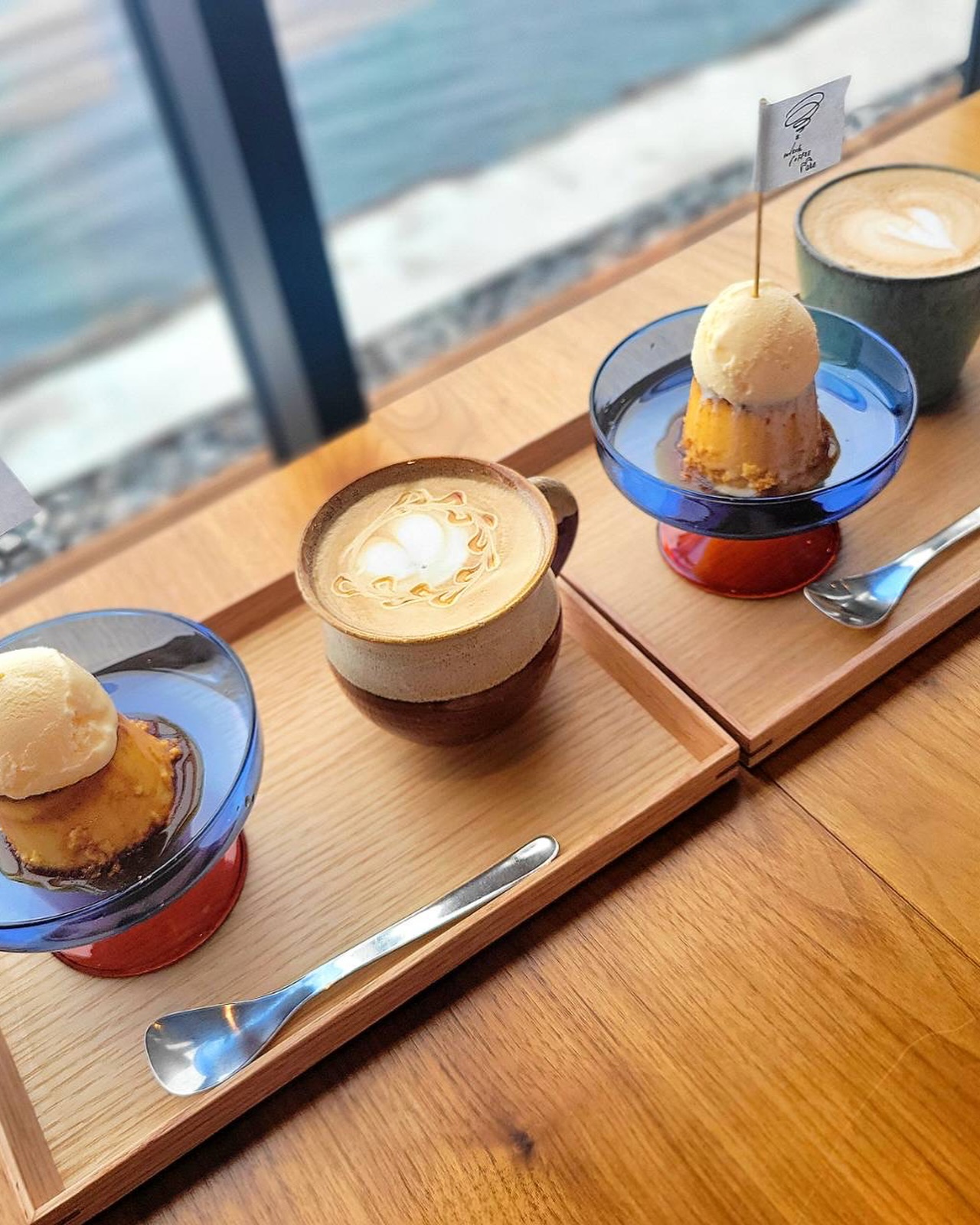 ▻►他の投稿はこちらから
海から1mのカフェ☕『ウィッチコーヒーマレ』サン
人気店で事前に予約して行かれる事をオススメします☺️
景色の良い席でランチもスイーツも頂けます♡
焼きプリン🍮の上にはバニラアイスがのっていて美味しい☺️
とろけたり・なめらかなプリン🍮とは違い少し固めのプリン🍮でした✨
キッズメニュー(小学生以下)もあるので子連れ利用もできます🙌
『witchcoffee mare』
@witchcoffee_mare
📍大分市生石港町2-4-8
☎️ なし※予約等はお店のDMへ
🕕AM10:00~PM17:00
AM10:00PM16:00(金曜日)
(定休日)不定休
🅿️あり
【商品名】
みほちゃんの焼きプリン🍮
⚠掲載内容は来店当時の情報です
.。ꕤ 今回の #スイーツ部特派員 ꕤ.。
▸︎▹︎▸︎▹︎ @gohanrecord_oita
┈┈┈┈┈┈┈ ❁ ❁ ❁ ┈┈┈┈┈┈┈┈
ma-chanですฅʕ •ﻌ• ʔฅヒロミサンから紹介♬*゚
大分県内の美味しいスイーツ🍰を紹介して
いきます✨ママ目線で子連れで行けるお店
を紹介できたらと思ってます(∩ˊ꒳ˋ∩)・*
┈┈┈┈┈┈┈ ❁ ❁ ❁ ┈┈┈┈┈┈┈┈