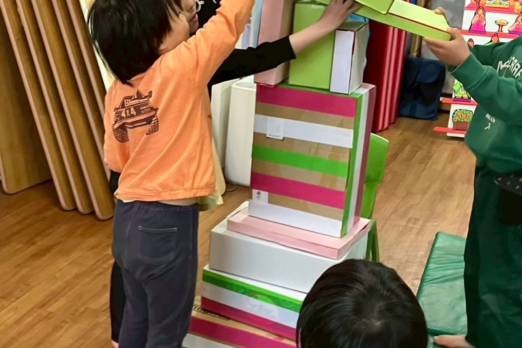 3月3日はひな祭り集会でした(^^)
うれしいひなまつりの歌にのせて
由来や意味を学び
その後はみんなで
菱餅ツミツミゲームを行いました^o^
#ぴーかぶー#企業主導型保育園#ひなまつり#イベント
#保育園