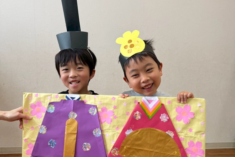 3月3日はひな祭り集会でした(^^)
うれしいひなまつりの歌にのせて
由来や意味を学び
その後はみんなで
菱餅ツミツミゲームを行いました^o^
#ぴーかぶー#企業主導型保育園#ひなまつり#イベント
#保育園