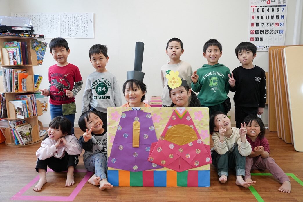 3月3日はひな祭り集会でした(^^)
うれしいひなまつりの歌にのせて
由来や意味を学び
その後はみんなで
菱餅ツミツミゲームを行いました^o^
#ぴーかぶー#企業主導型保育園#ひなまつり#イベント
#保育園