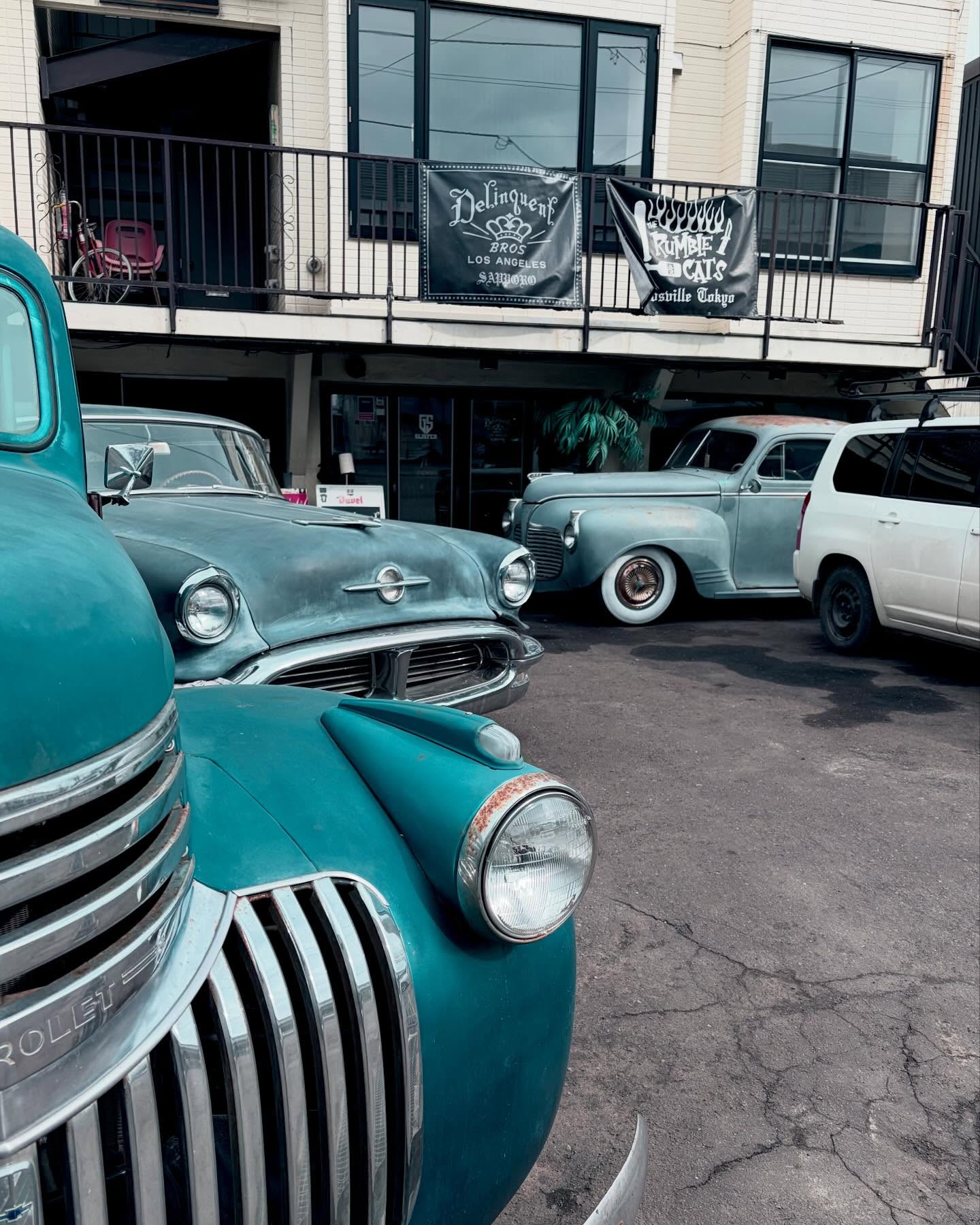 【全国納車可能🇺🇸】Delinquent Bros JAPANではビンテージカーの販売も行っております。こちらもLos Angeles仕入れ、現地で一台一台しっかり目で見た上で買付しております。もちろん在庫車以外にも現地にて探す事も可能🇺🇸
ベース車、カスタム車もご予算内で提案させて頂きます。まずはご相談下さい🤝⬛︎ 営業時間 : 11:00~19:00
⬛︎ 北海道札幌市白石区北郷9条7丁目10-2
⬛︎ 駐車場有
⬛︎ 定休日はInstagram固定投稿にてご確認下さい。#hodrod
#ビンテージカー
#デリンクエント
#非行兄弟
#札幌