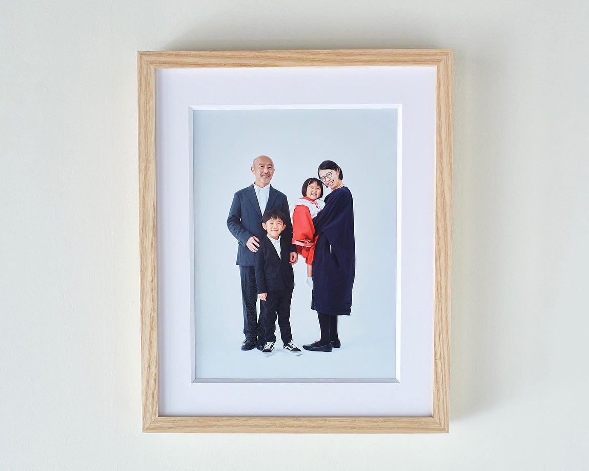 雨がたくさん降ったある日。
髪飾りはつけないよ。靴も履かないよ。
寝ちゃうもんね。
さわちゃんをご機嫌にすべく、
その場にいたおじいちゃんおばあちゃんも
みんなでわいわい大騒ぎ。
とっても良い時間。
七五三おめでとうございます!