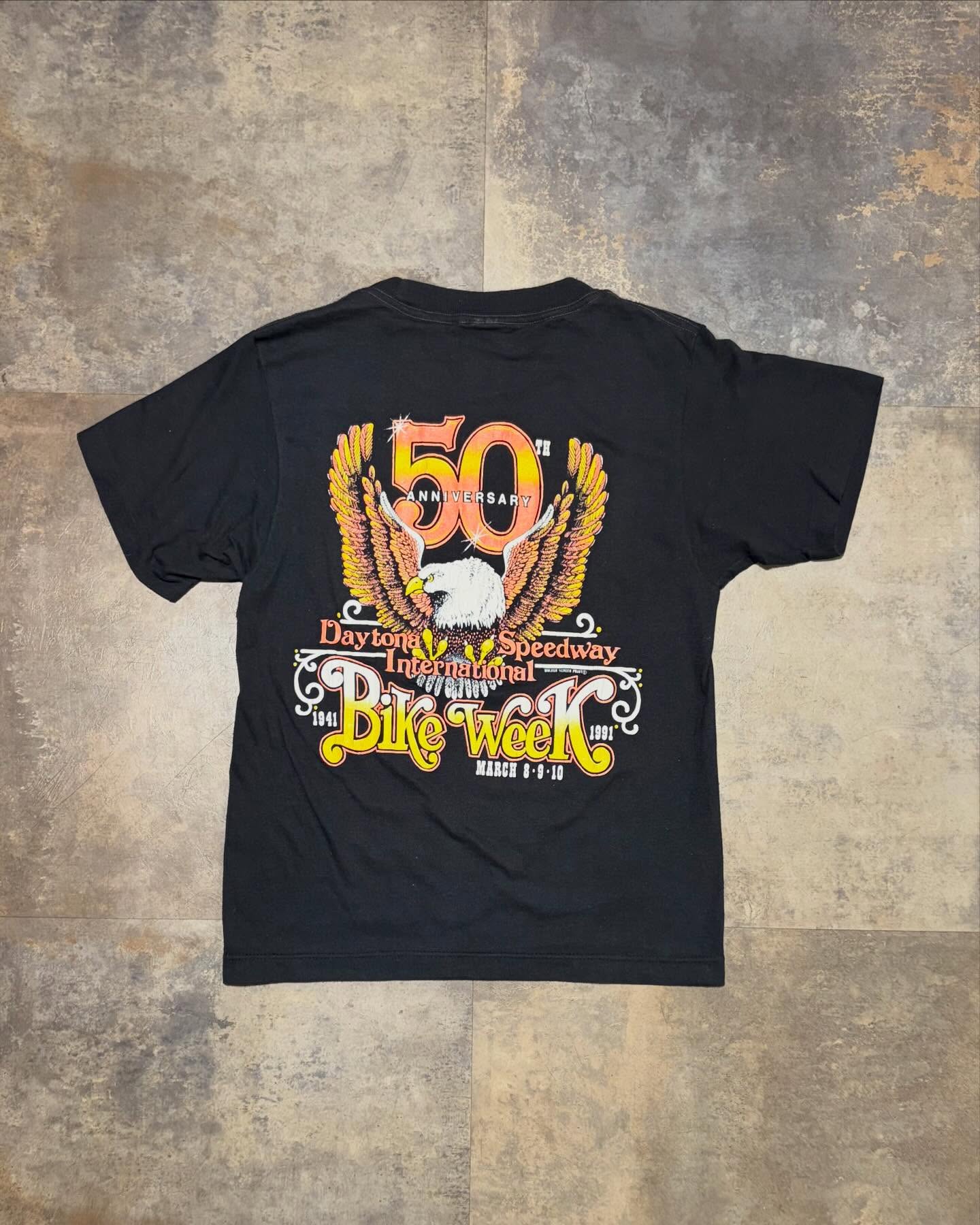 【Vintage T-shirt 入荷🇺🇸】ビンテージTシャツ入荷🇺🇸お手頃な価格なモノからスペシャルなモノまで幅広くラインナップ。オンラインストア又は店頭にて🤝⬛︎ 営業時間 : 11:00~19:00
⬛︎ 北海道札幌市白石区北郷9条7丁目10-2
⬛︎ 駐車場有
⬛︎ ONLINE STOREはプロフィール欄へ。
⬛︎ 定休日はInstagram固定投稿にてご確認下さい。#delinquentbros
#デリンクエント
#非行兄弟
#古着
#札幌