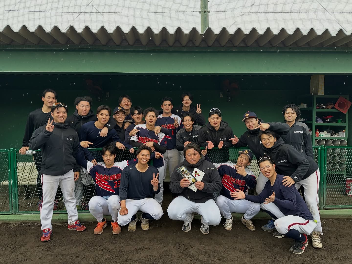 【サプライズ大成功!】
少し遅れましたが、3月31日は我らがビックボス東監督の
誕生日でした!🎂🎉
ささやかながら、プレゼントをお渡ししました🎁
これからも優しい(時に厳しい)ご指導を
よろしくお願いいたします!!!⚾︎
#監督 #ビックボス #誕生日
#佐川印刷株式会社 #佐川印刷軟式野球部
#SAGAWAPRINTING
#エスピータック亀岡球場 #エスピータック
#全日本軟式野球連盟
#軟式野球 #社会人野球 #野球選手
#京都府 #向日市 #亀岡市 #2026 #全員野球