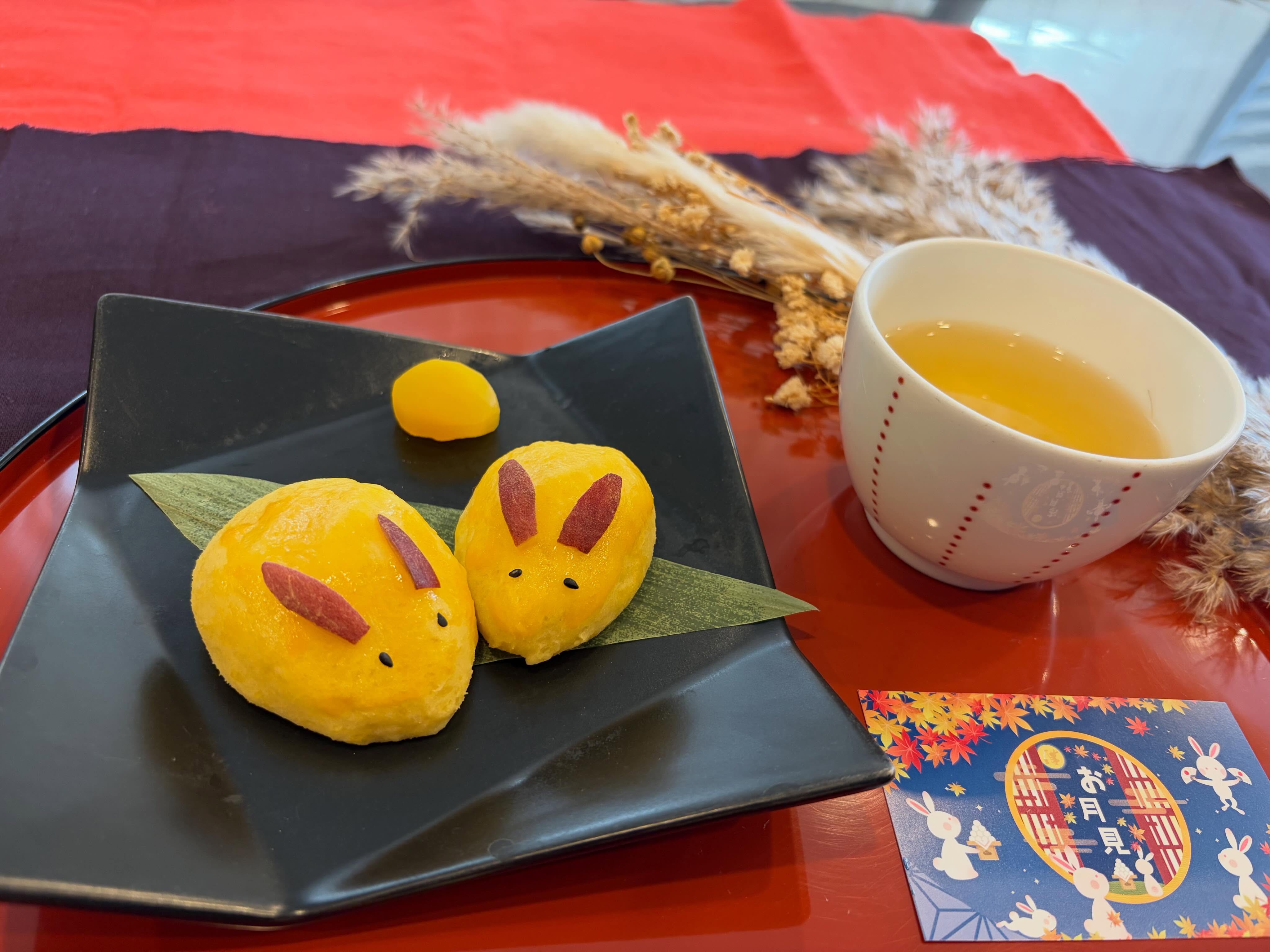 2026.9.25
今年の中秋の名月は今日、9月25日です。
今日のおやつはうさぎさんのスイートポテト🐰🍠
栗の甘露煮がお月様です🌕。
今日はお天気が曇りの予報で、もしかして月は雲に隠れてしまうかも
しれませんが、おやつでお月見をお楽しみください😊
・
・
#草津市産婦人科
#守山市産婦人科
#栗東市産婦人科
#清水産婦人科
#いい産婦人科をつくりましょう